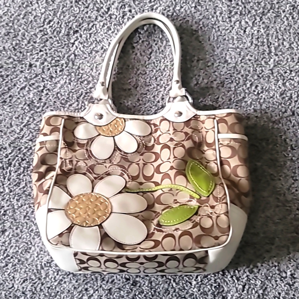 COACH Daisy purse white and brown